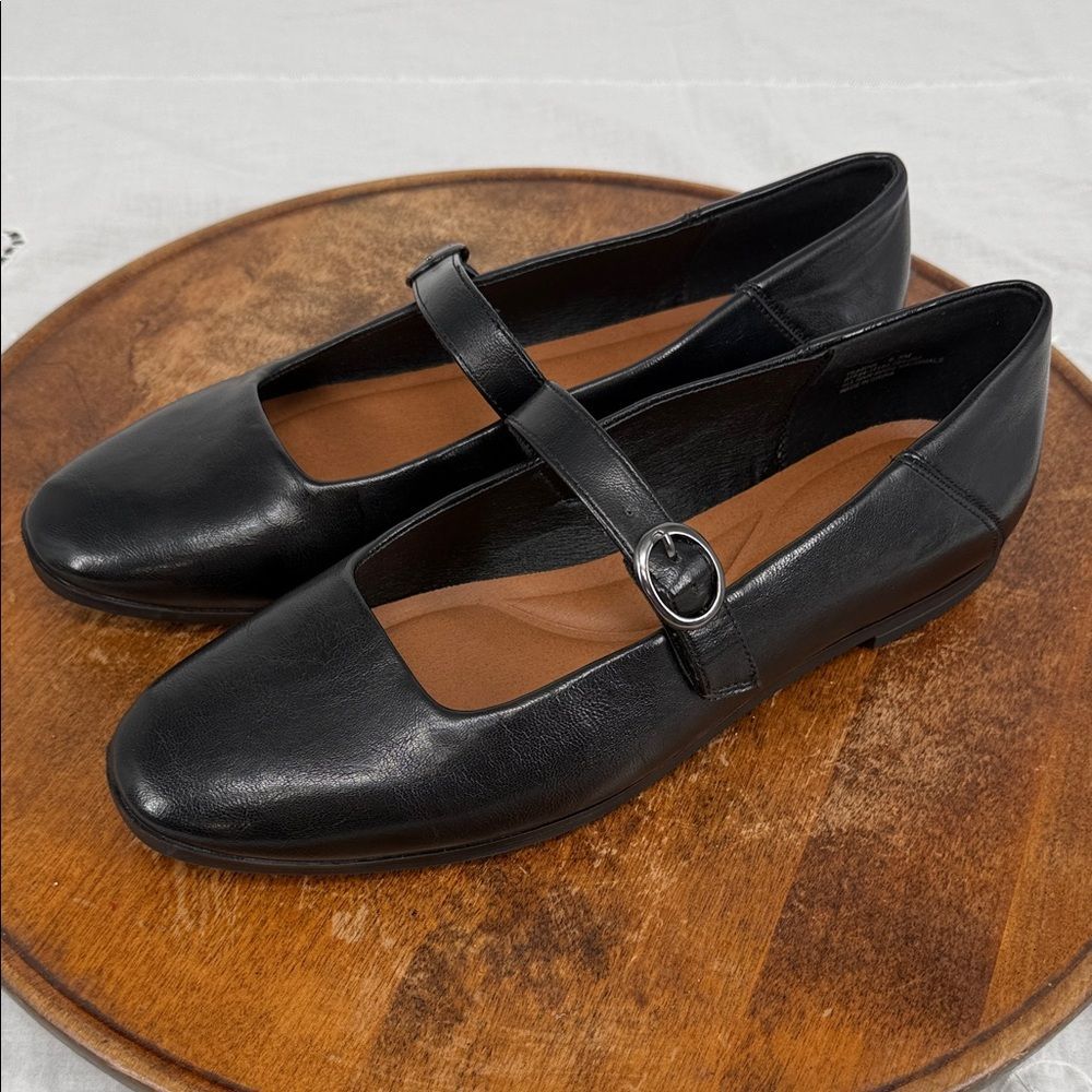 Baretraps Shoes Wm 9.5 M Black Faux Leather Mary Jane Flats Classic